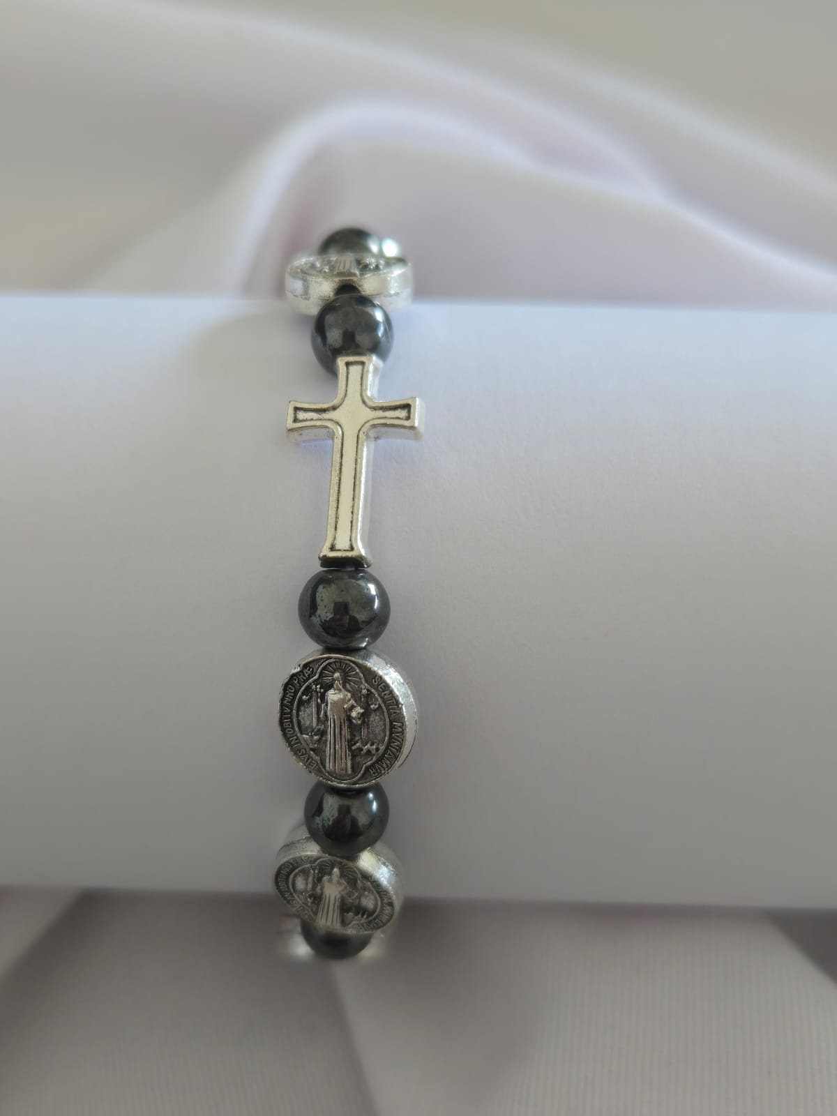 Pulsera de san Benito y cruz