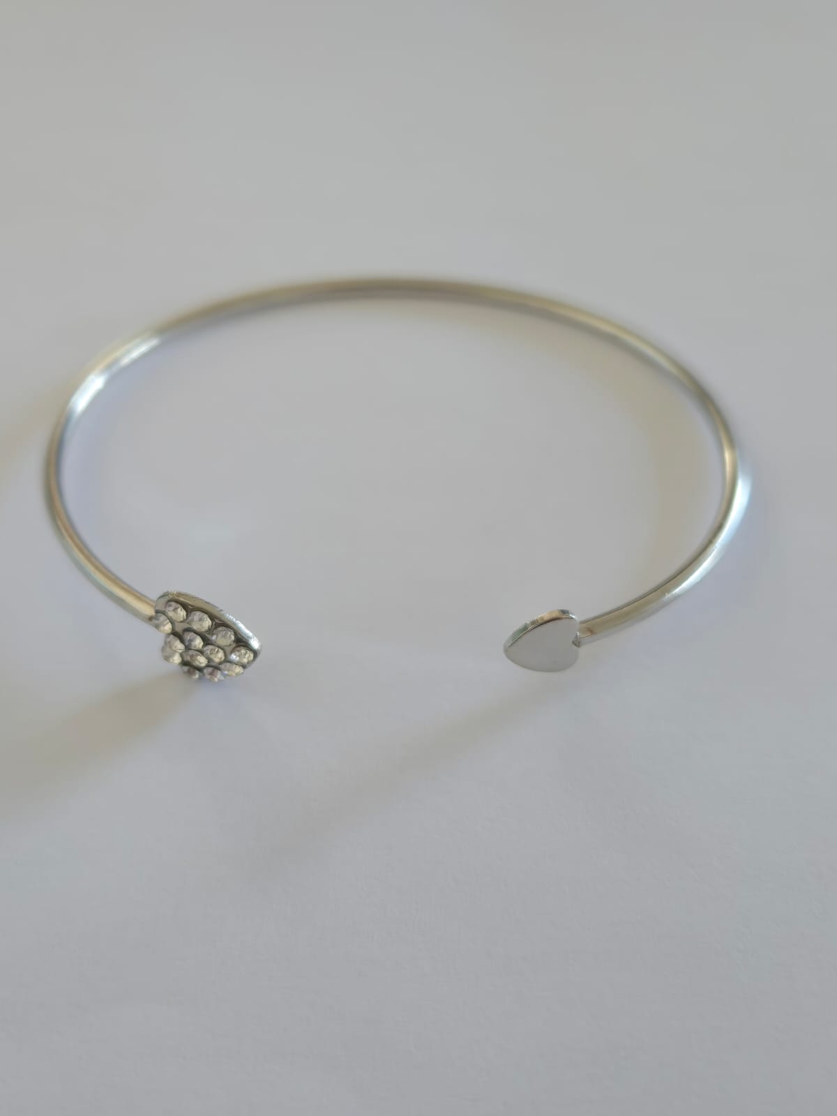 Pulsera de corazón plateada