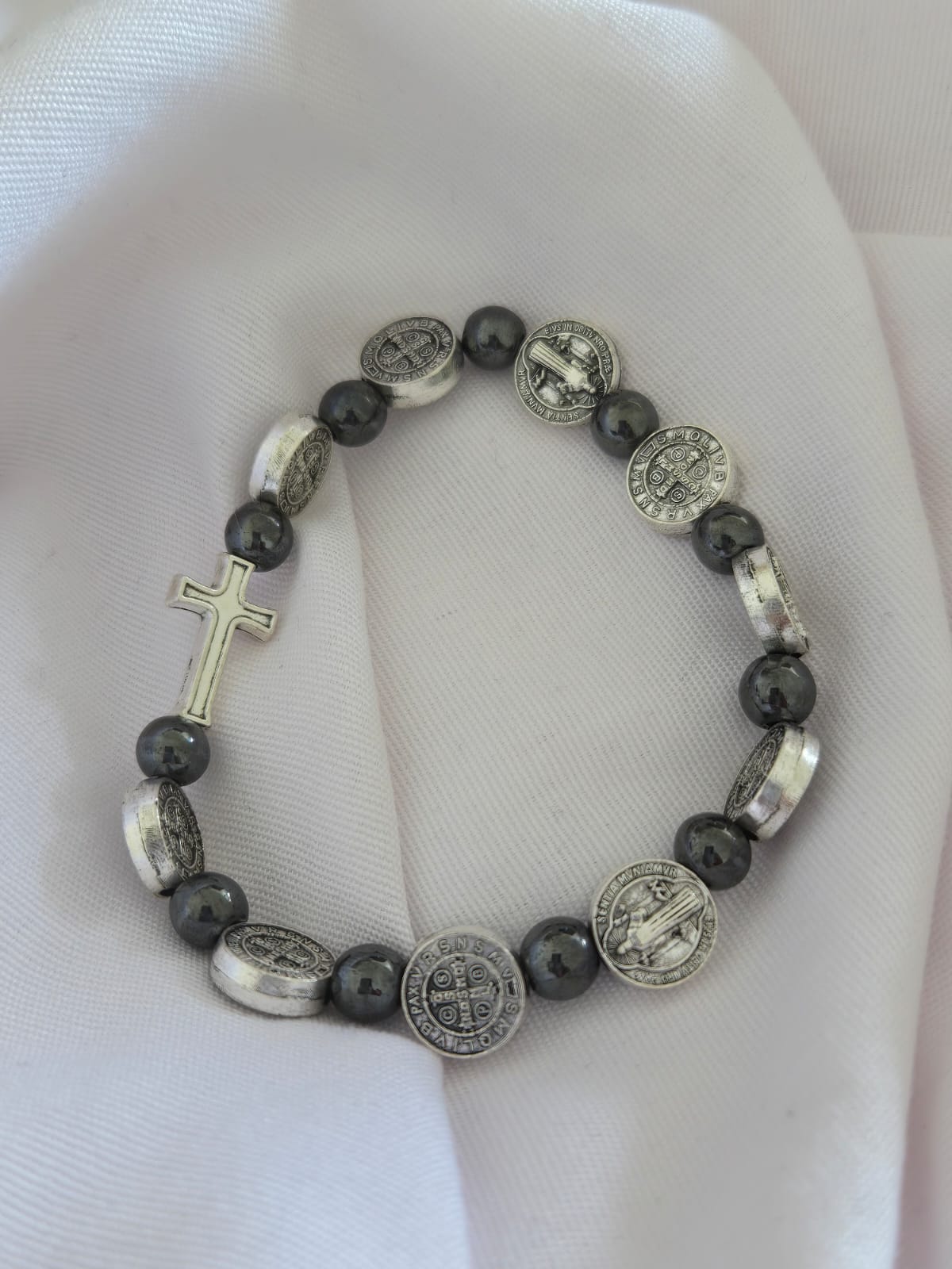 Pulsera de san Benito y cruz