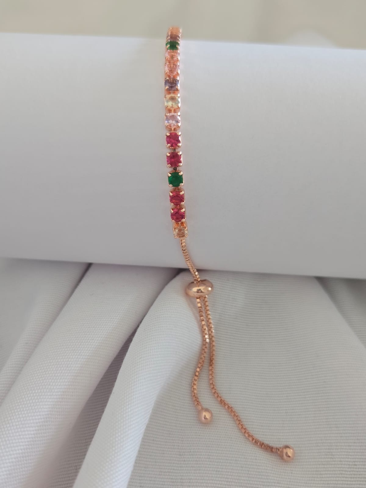Pulsera de piedras multicolor rosado