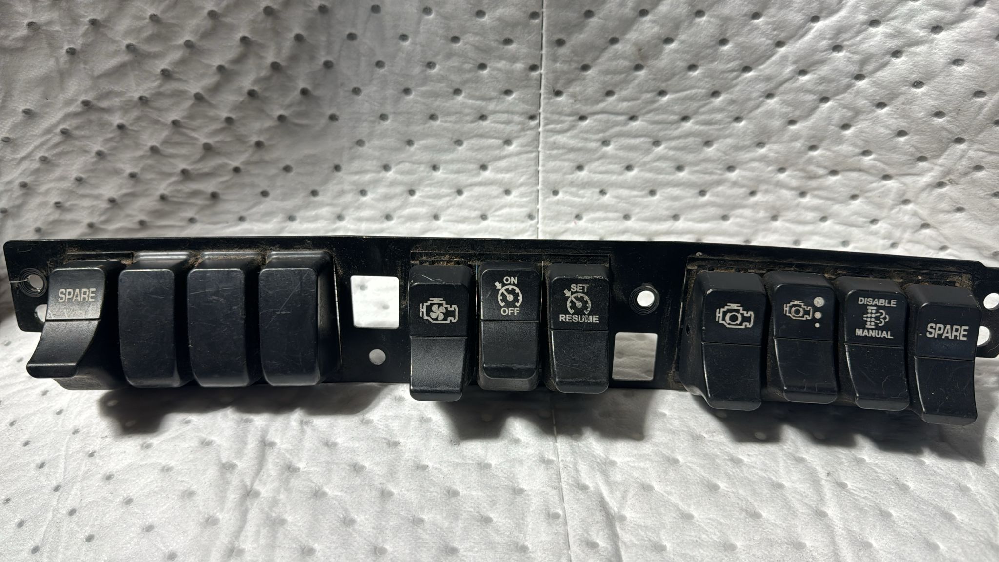 2014-2026 Kenworth T880 SWITCH Dash Panel - Used | P/N S061074601