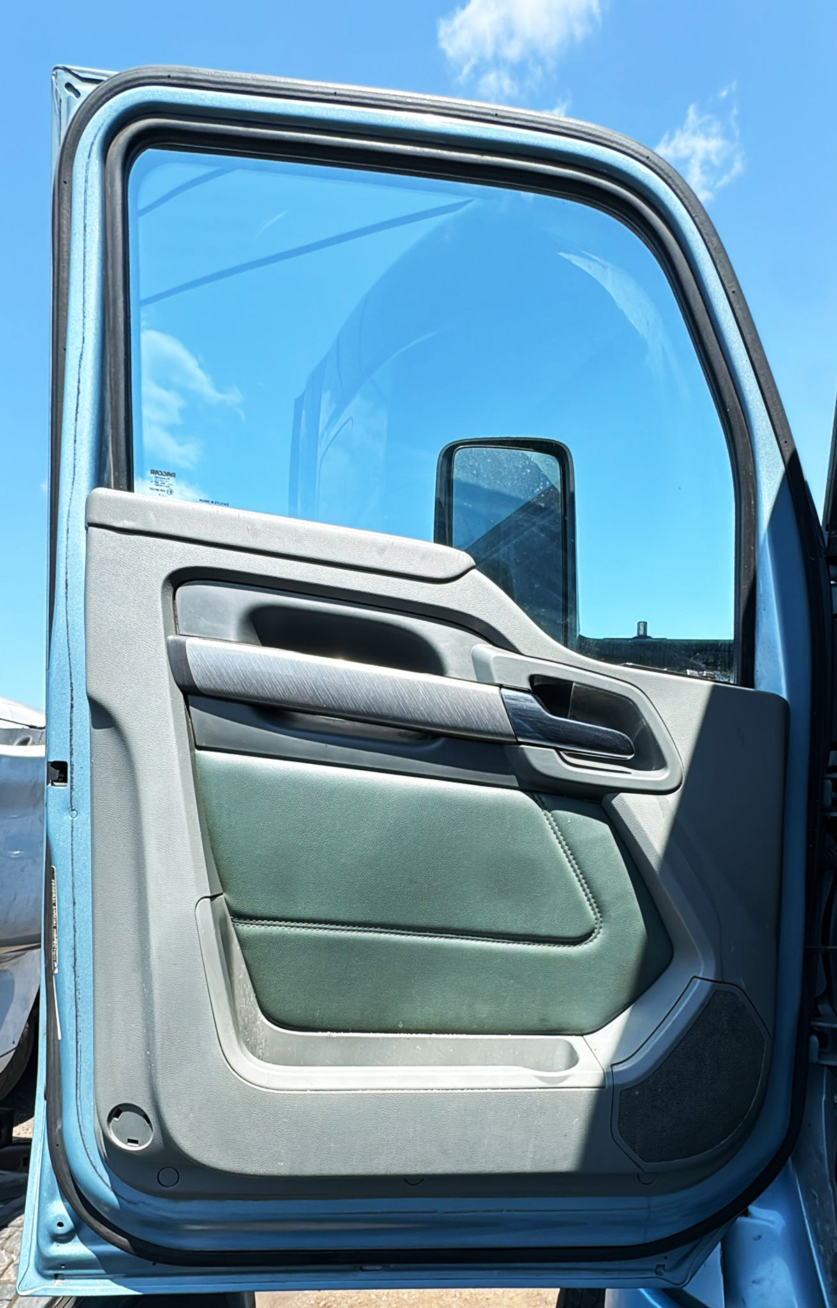 Kenworth T680 2014 Driver side door