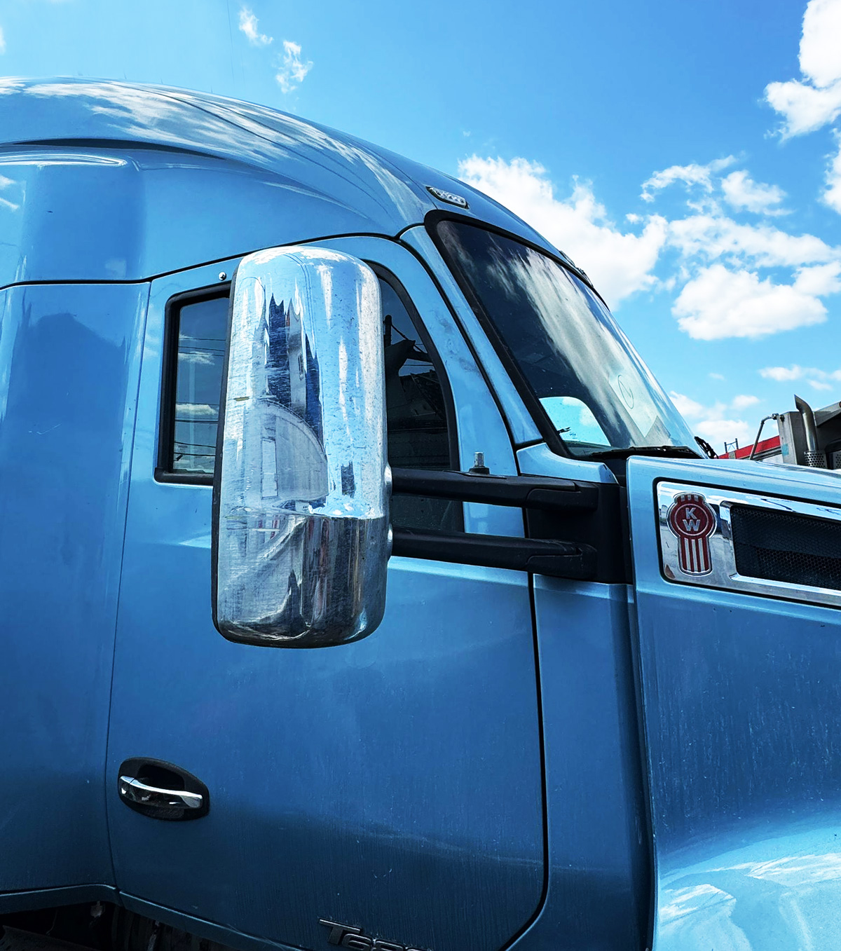 Kenworth T680  2014  Passenger side door