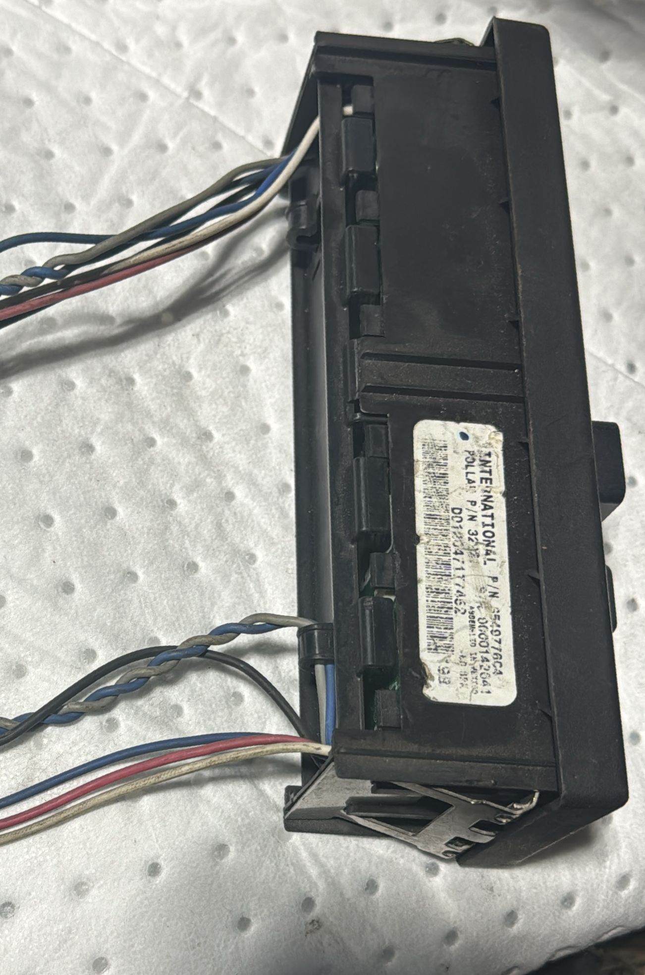 International SWITCH PANEL - OEM Quality Used P/N : 3549776C4