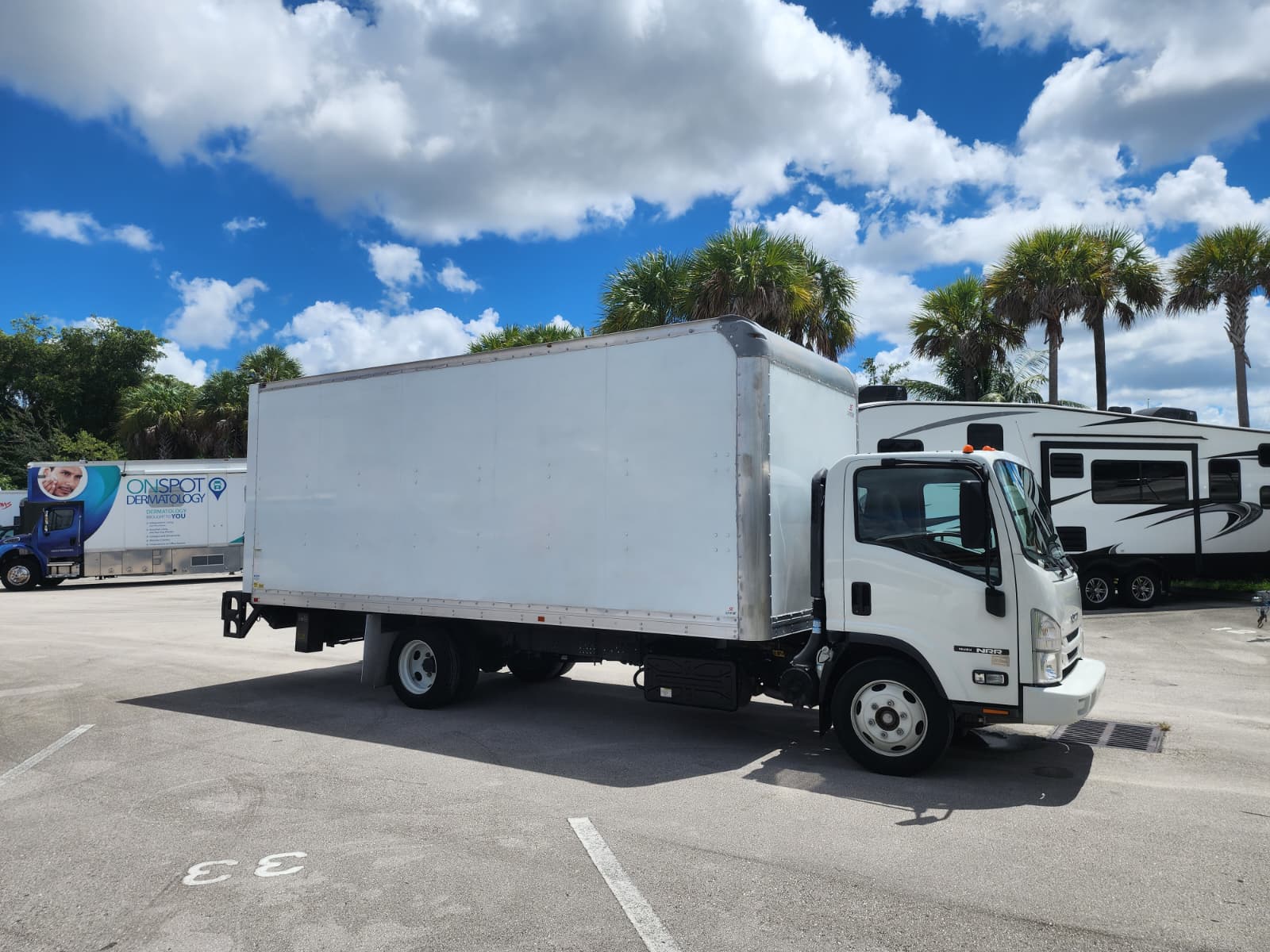 ISUZU 2021 NRR 20ft diesel