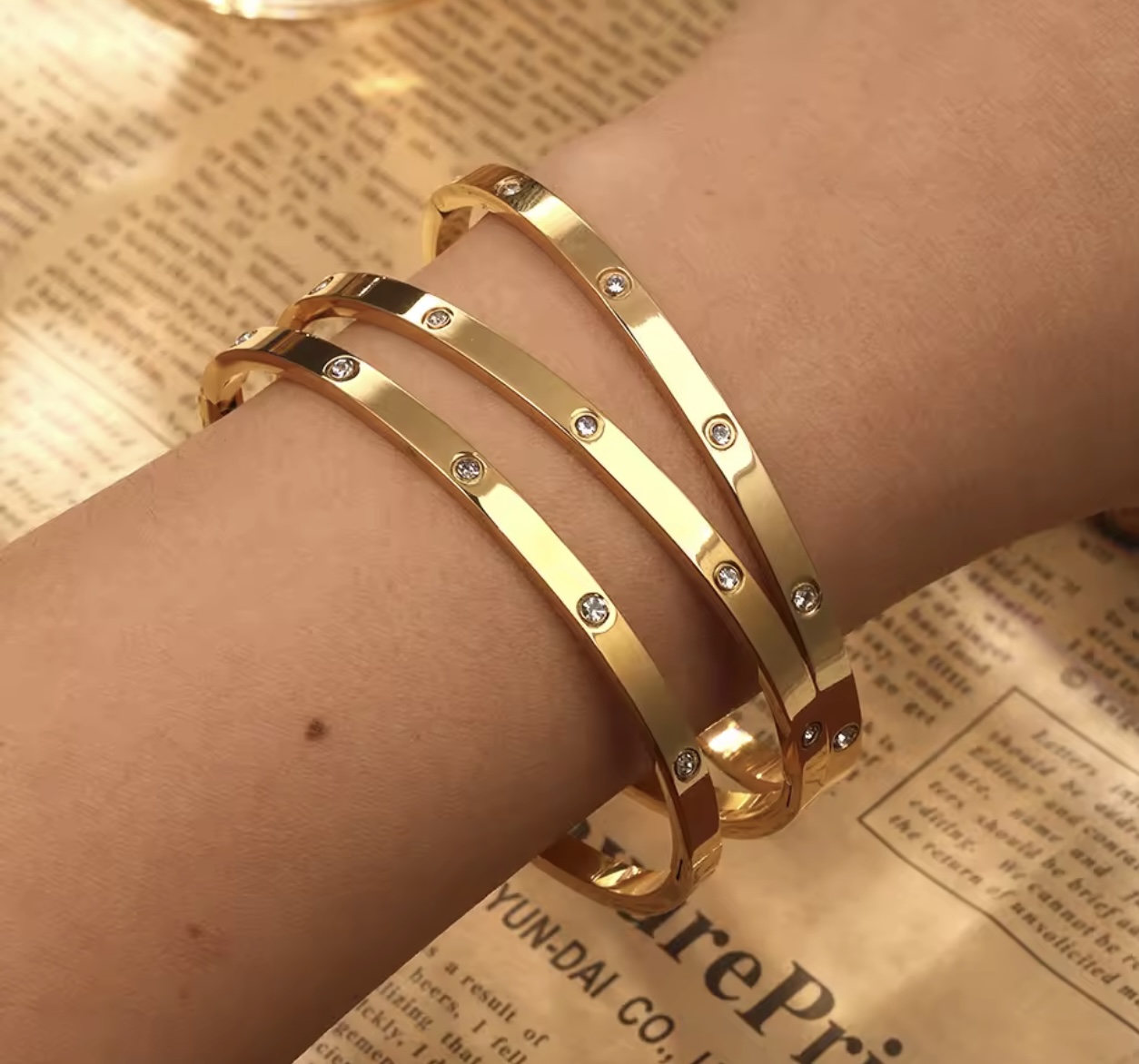 Bracelet jonc avec diamants