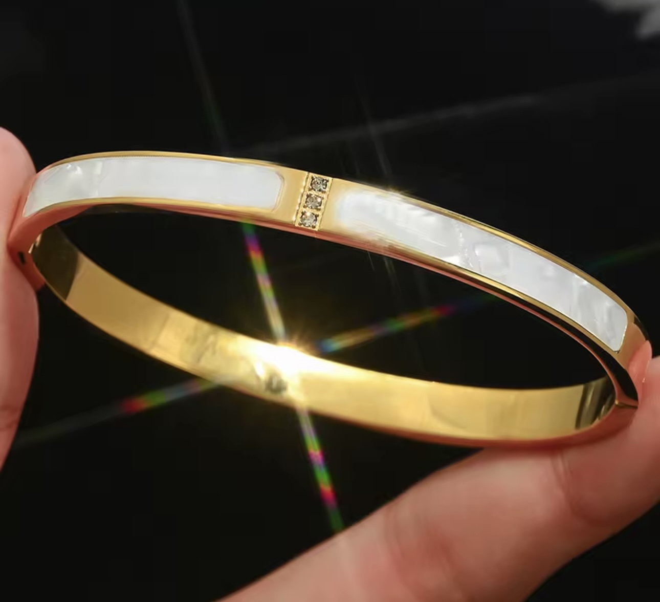 Bracelet doré avec nacre