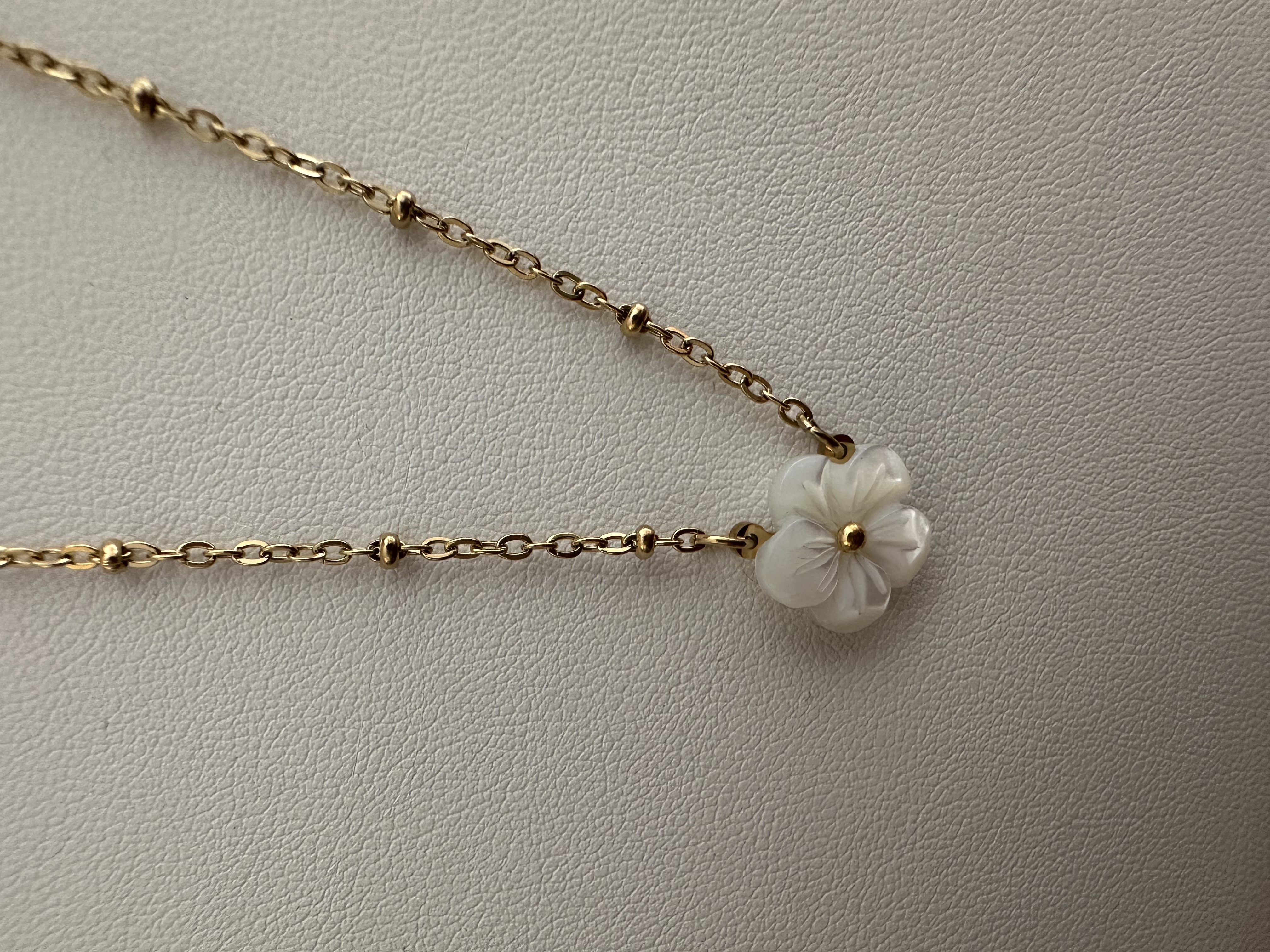 Collier pendentif fleur