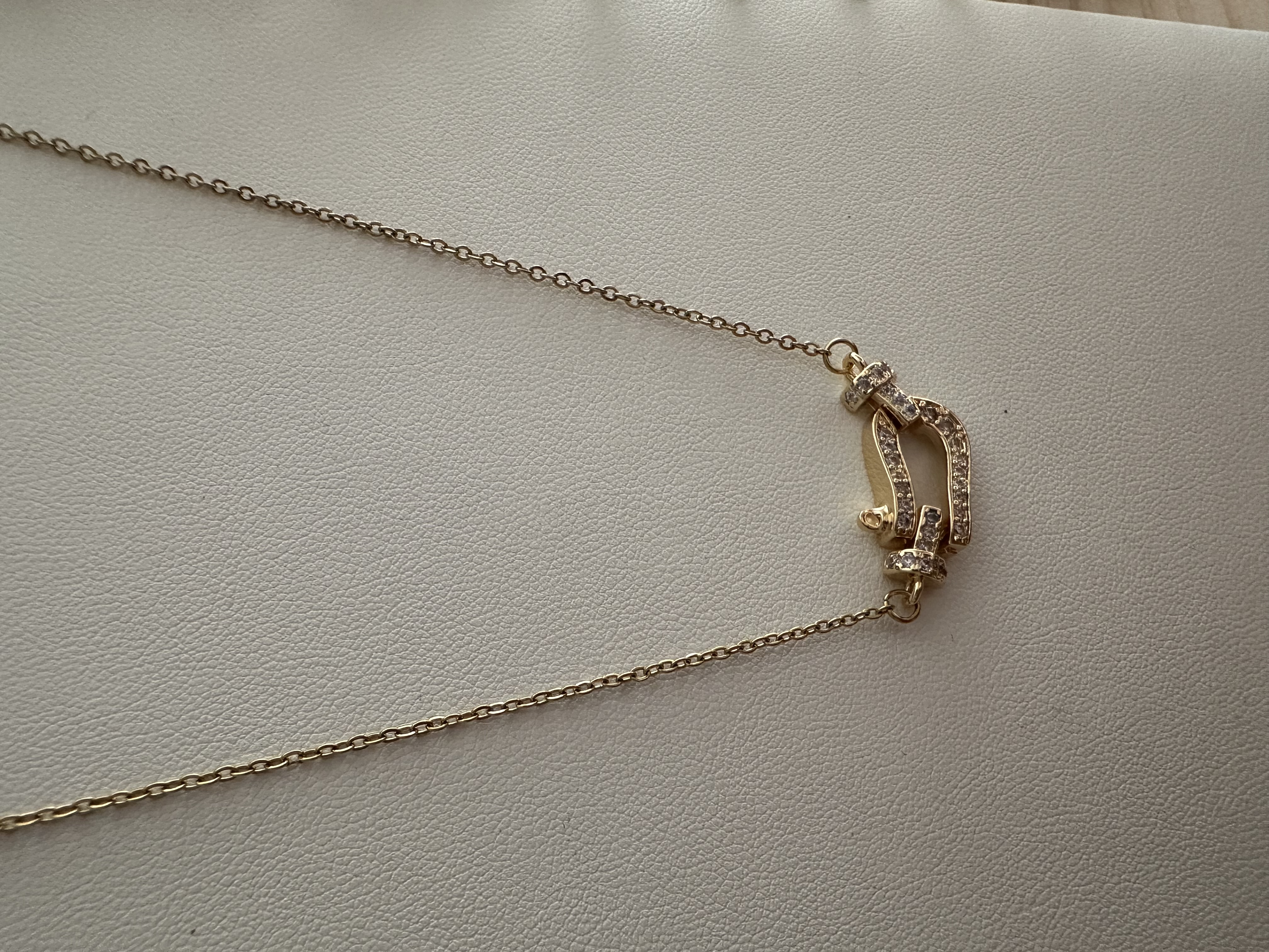 Collier pendentif fer a cheval 