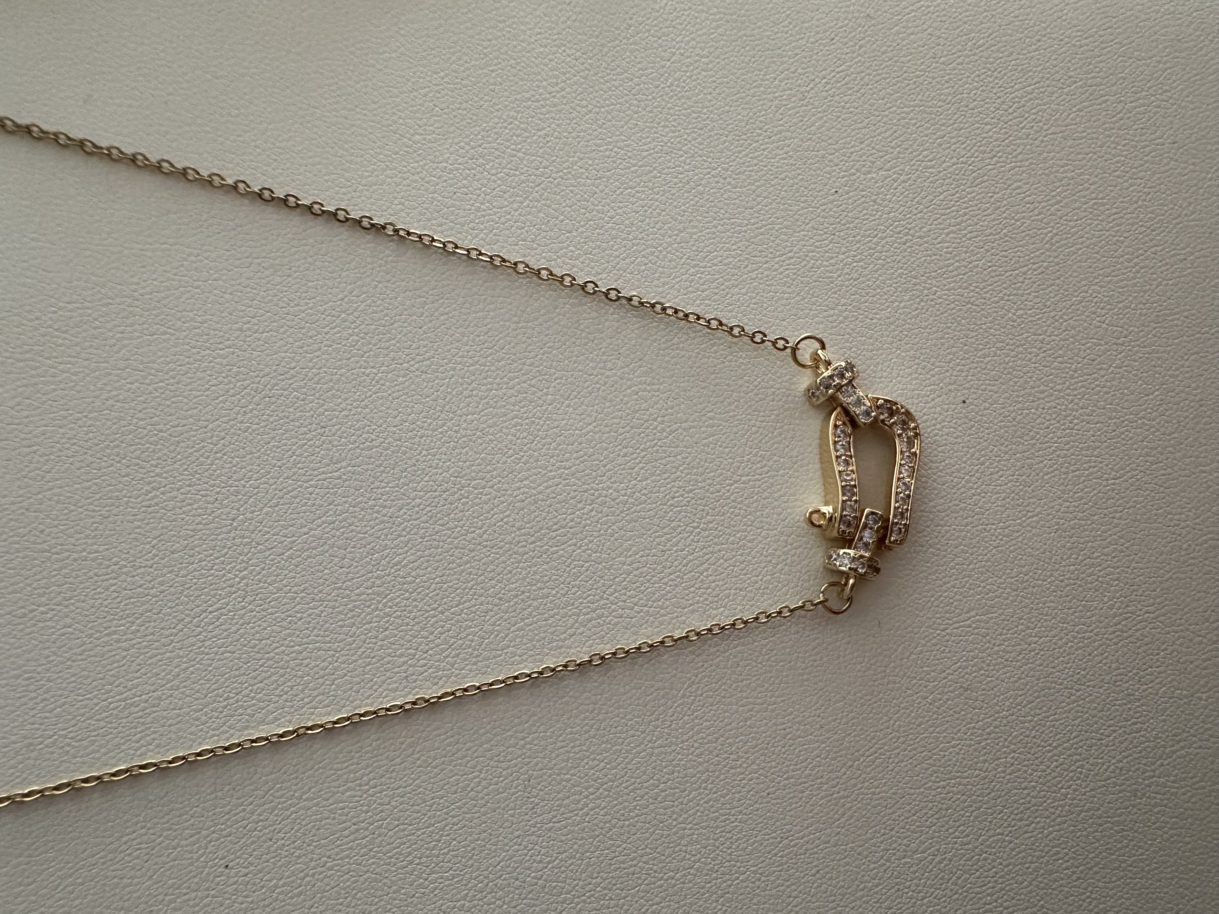 Collier pendentif fer a cheval 