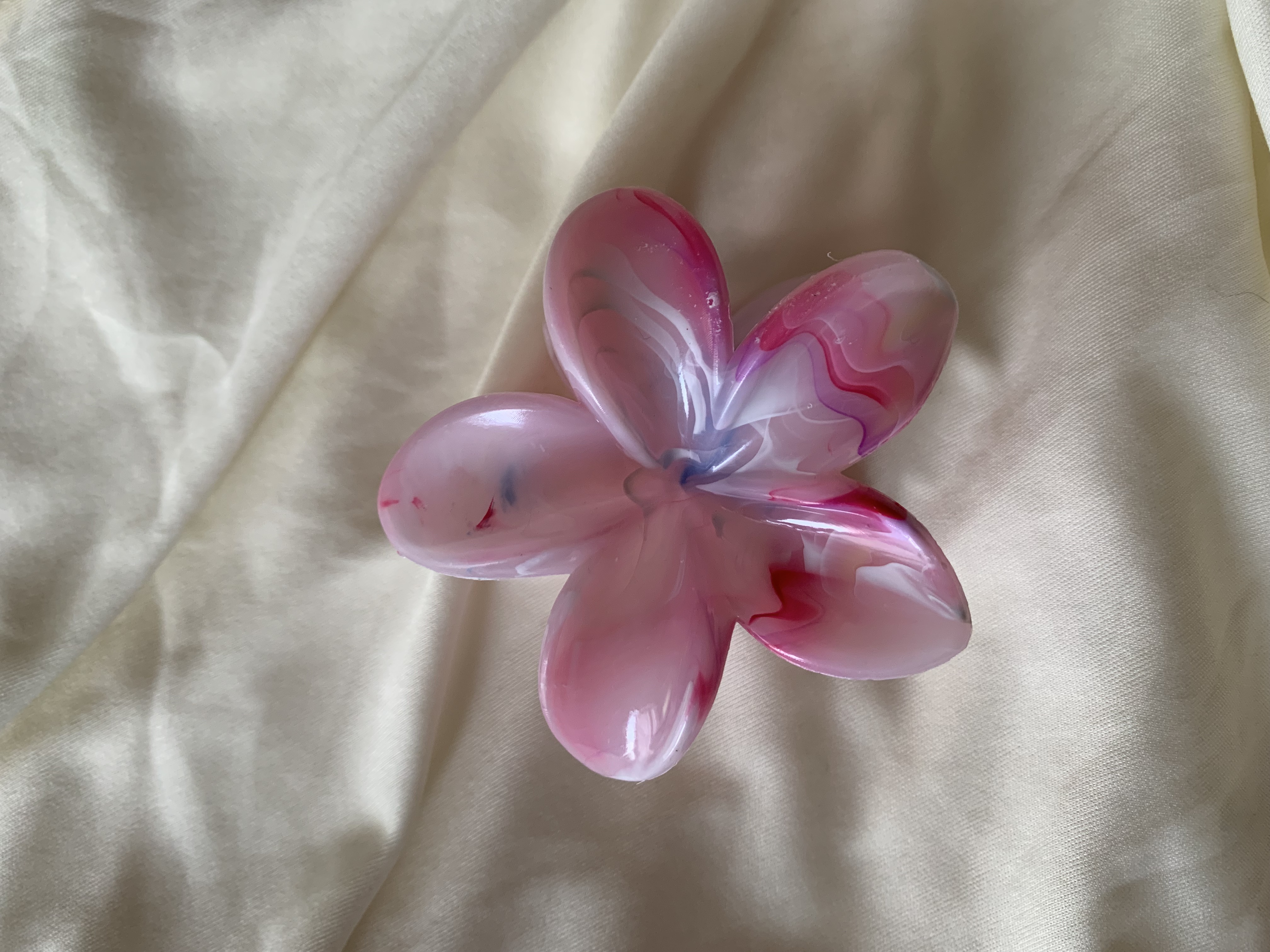 Pince décorative en résine 