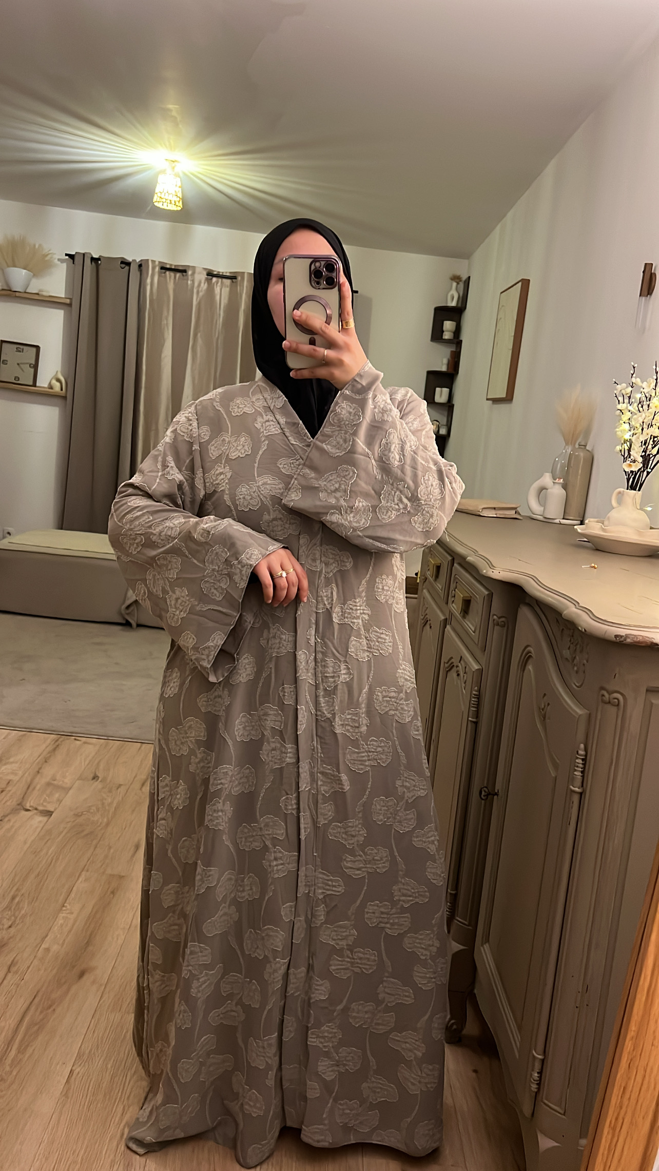 Abaya col V à reliefs 