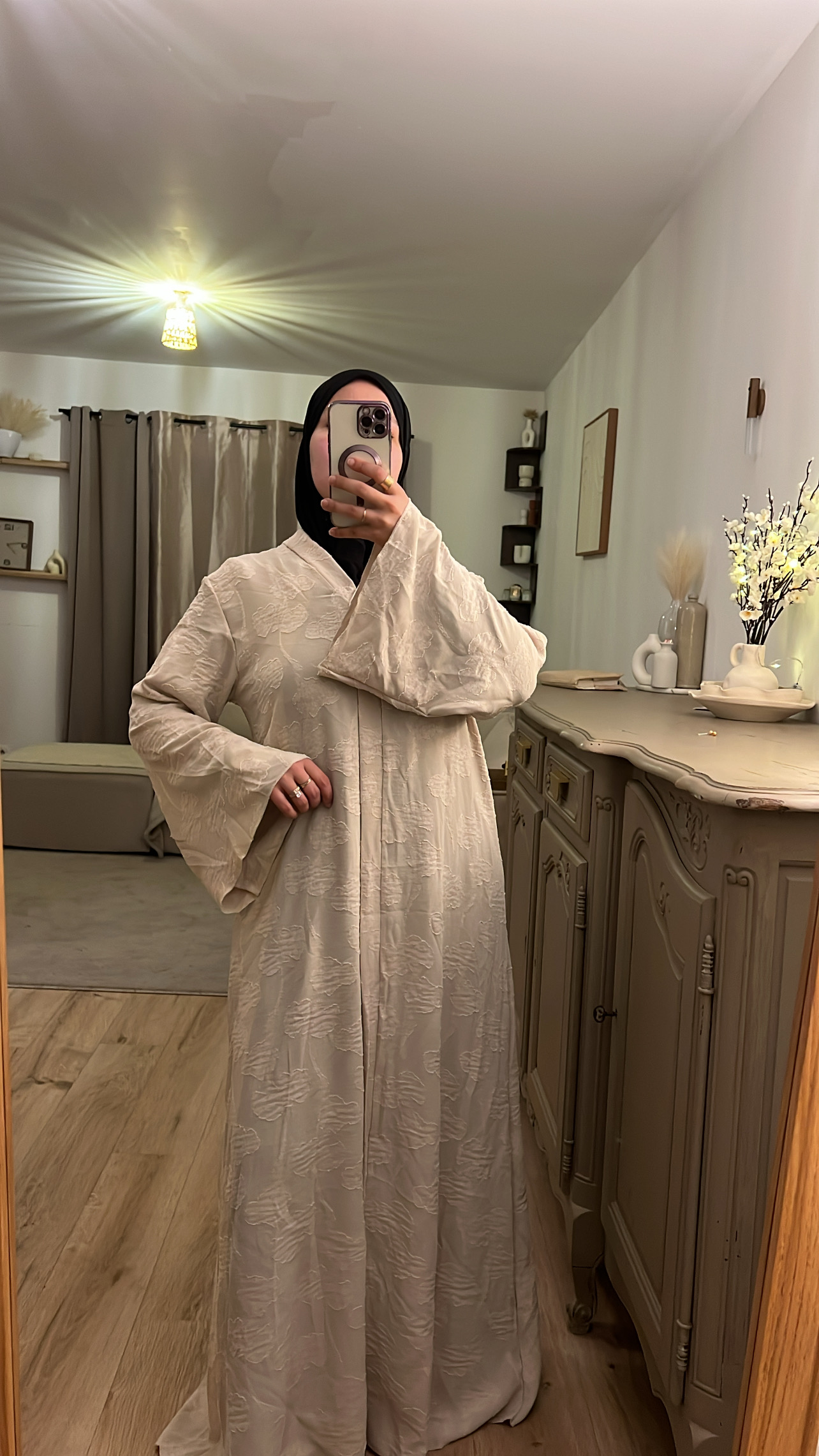 Abaya col V à reliefs 