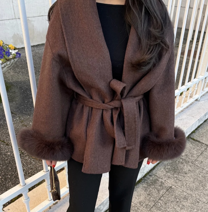 Manteau court manches froufrou 