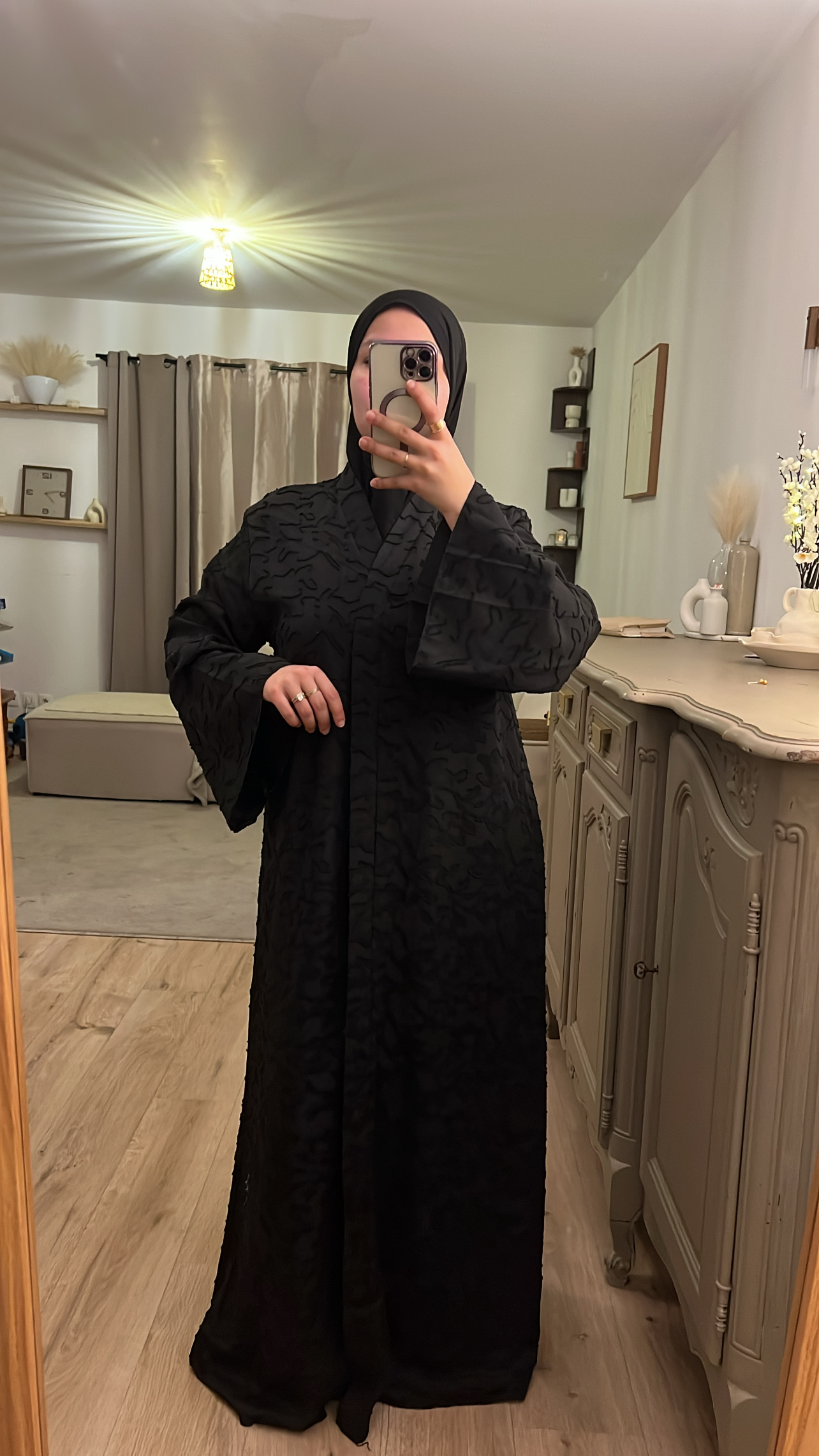 Abaya col V à reliefs 