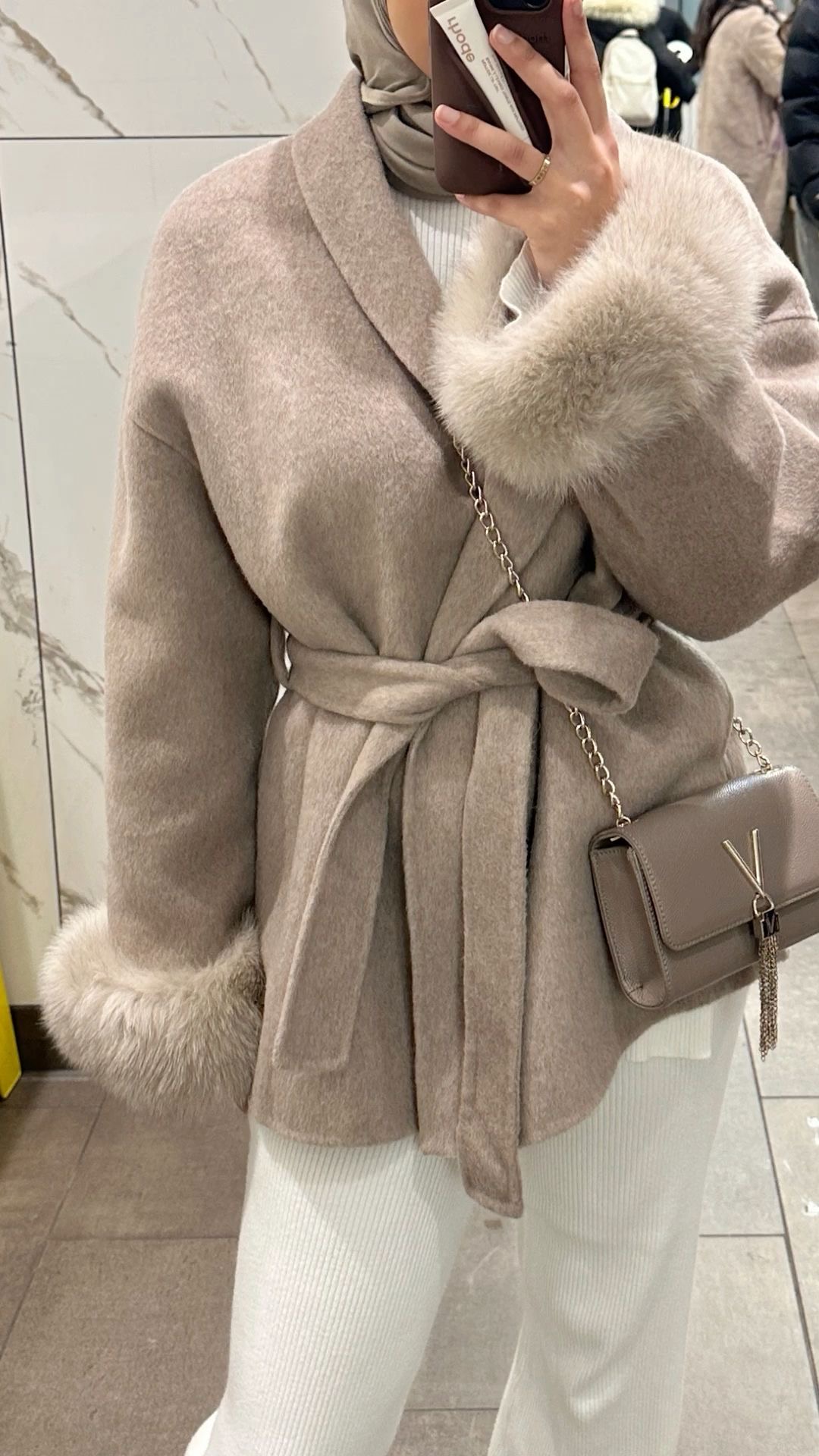 Manteau court manches froufrou