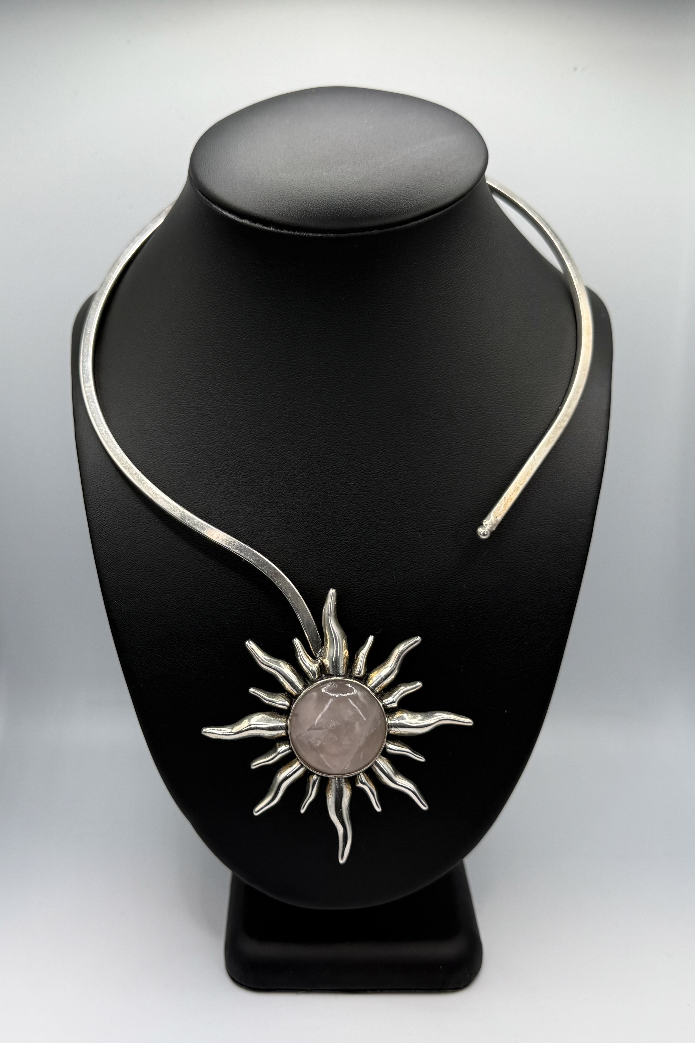 Rose Quartz Radiance Sunburst