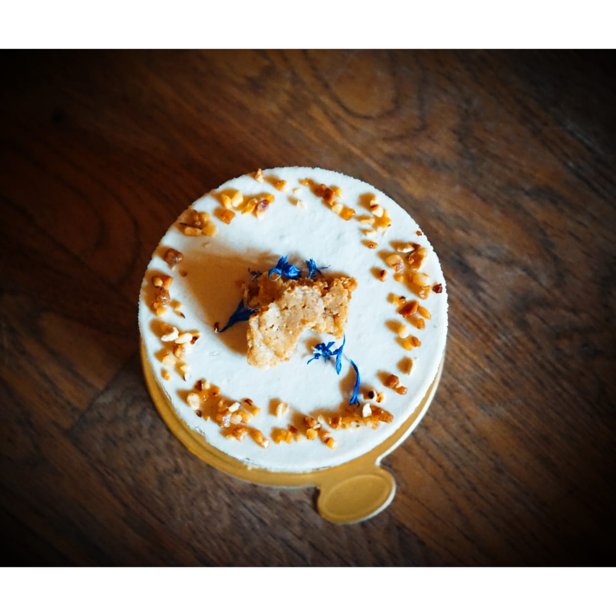 Entremet dulcey, croustillant praliné et biscuit noisette