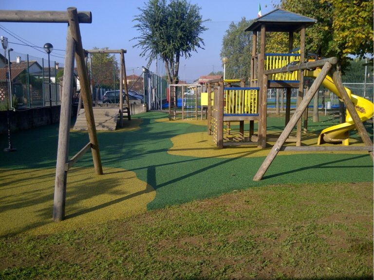 FORNITURA E POSA IN OPERA DI TAPPETO ANTITRAUMA PER AREE GIOCO BAMBINI
