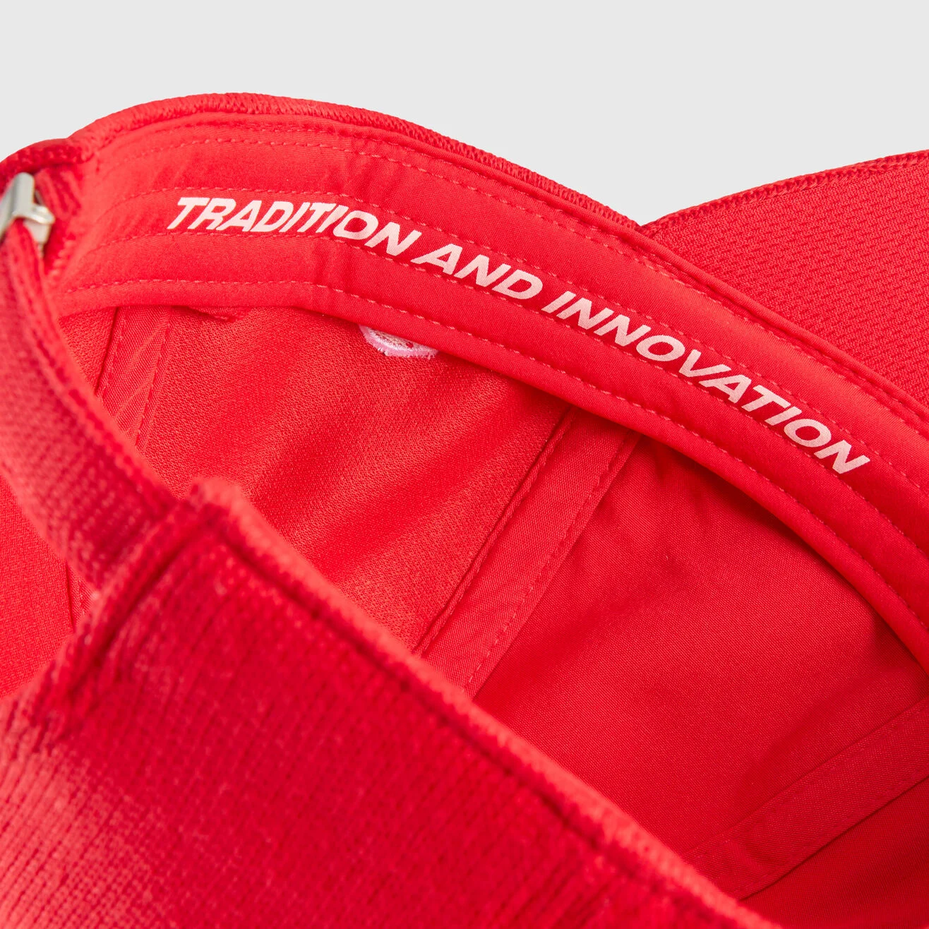 Gorra Ferrari GP China Oficial 2025