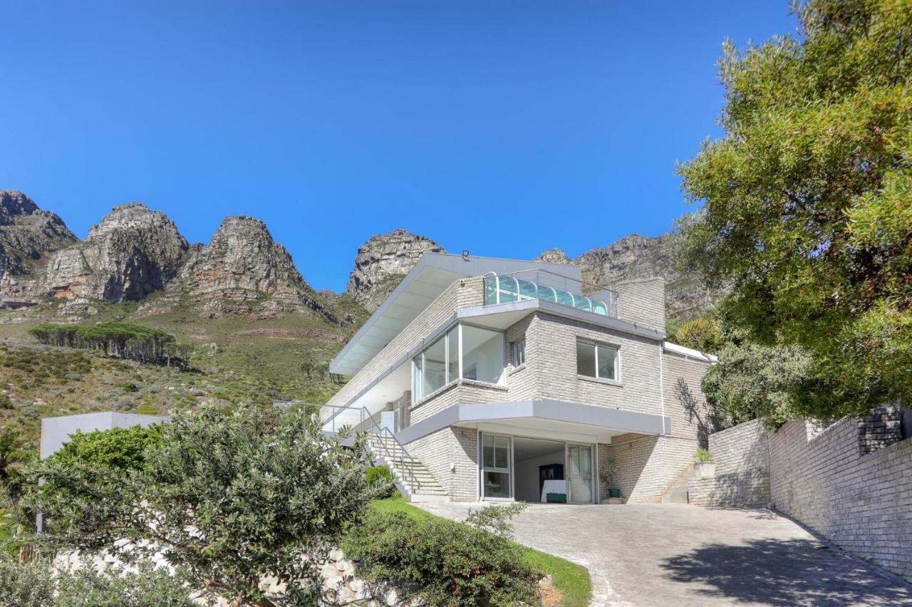 CAPETOWN SELF CATERING HOLIDAY ACCOMODATION