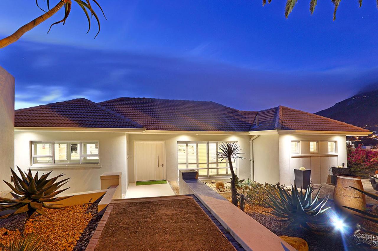 CAPETOWN BEACHFRONT SELF CATERING ACCOMODATION