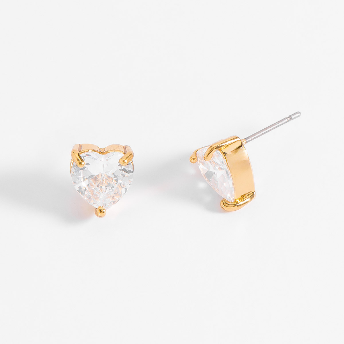 Aretes con baño de oro con Diamonice en corazón