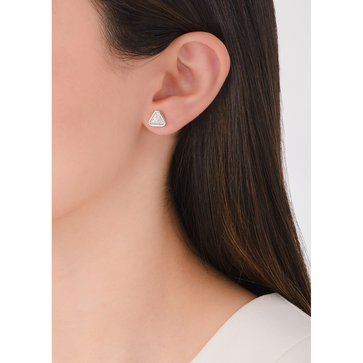 Pendientes triangulares con baño de platino