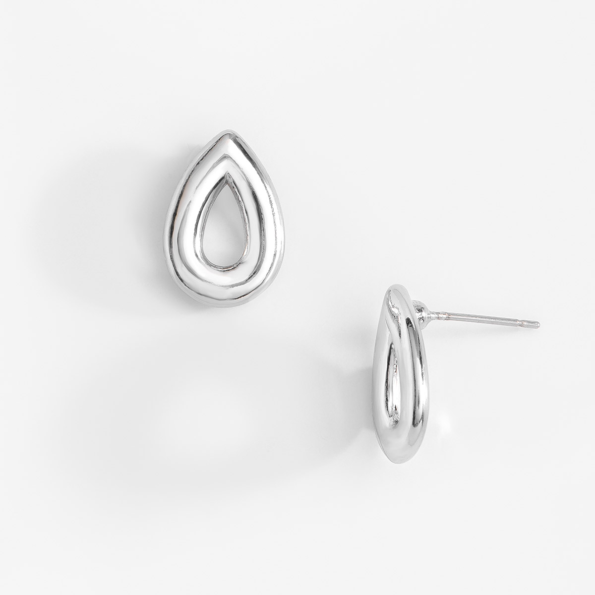 Aretes con baño de platino forma de gotas