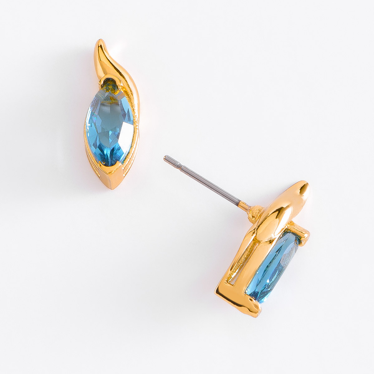 Aretes en baño de oro 18k con Diamonice aguamarina