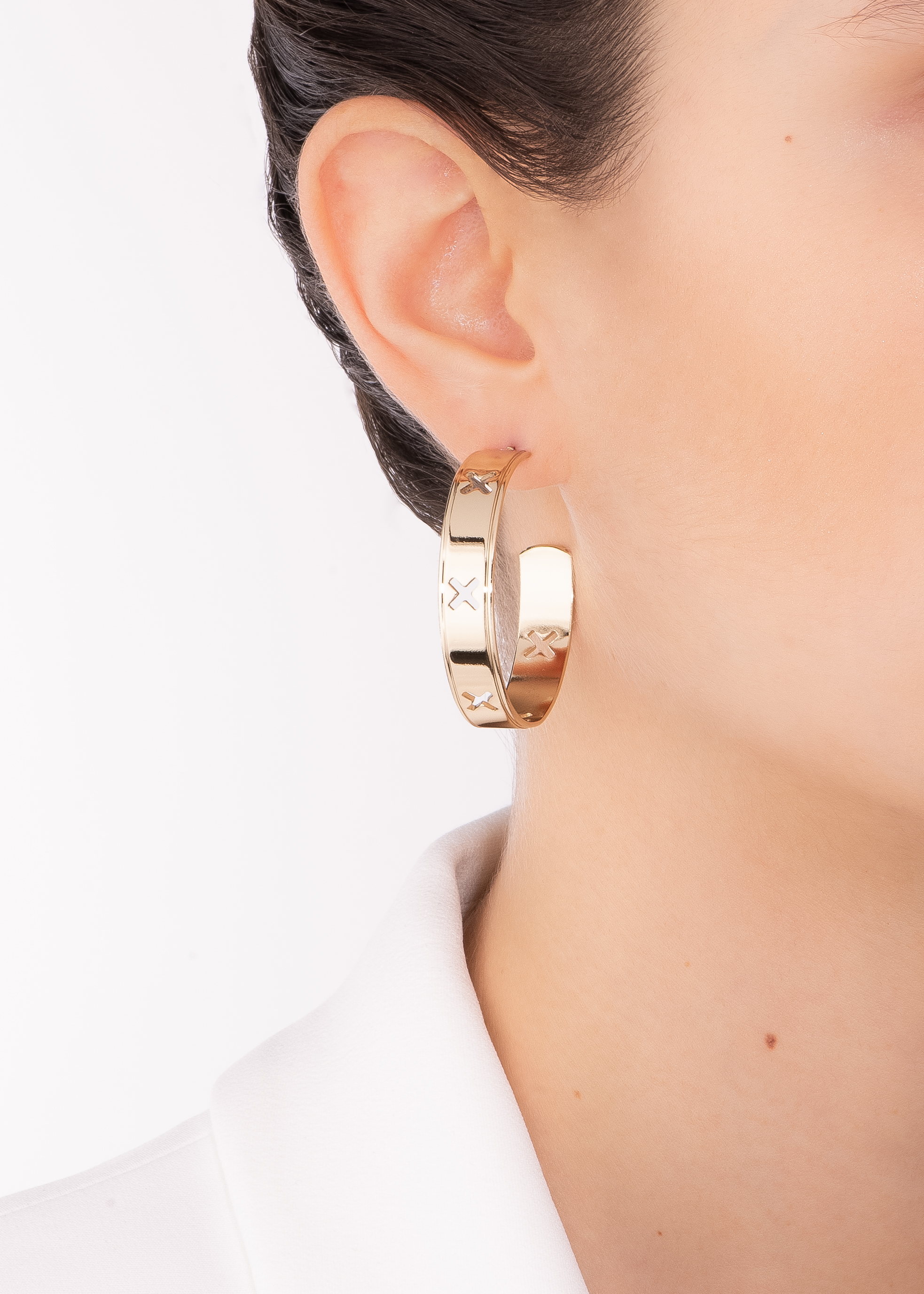 Aretes en baño de oro 18k diseño de cruces