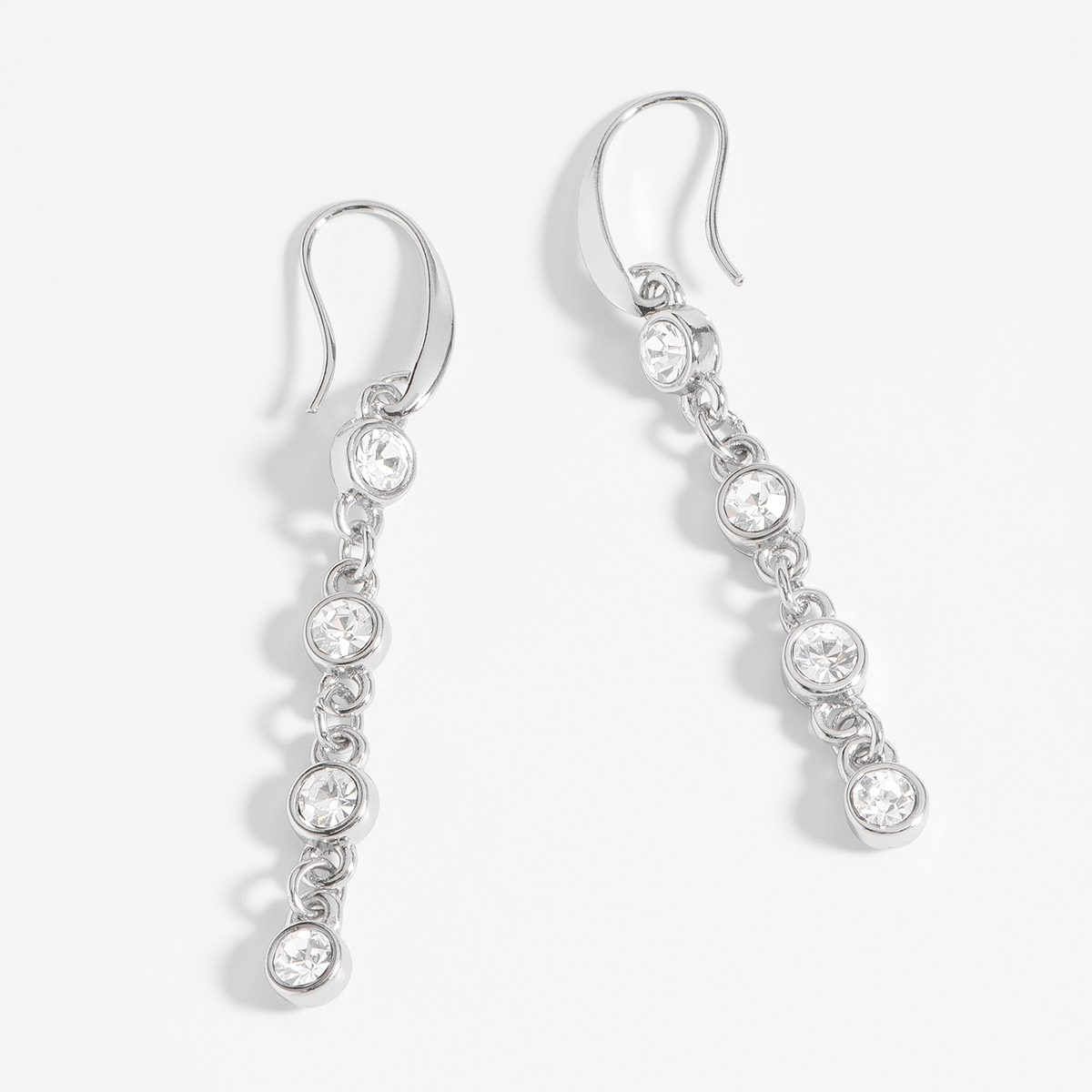 Deslumbrantes aretes de platino con piedras cristal