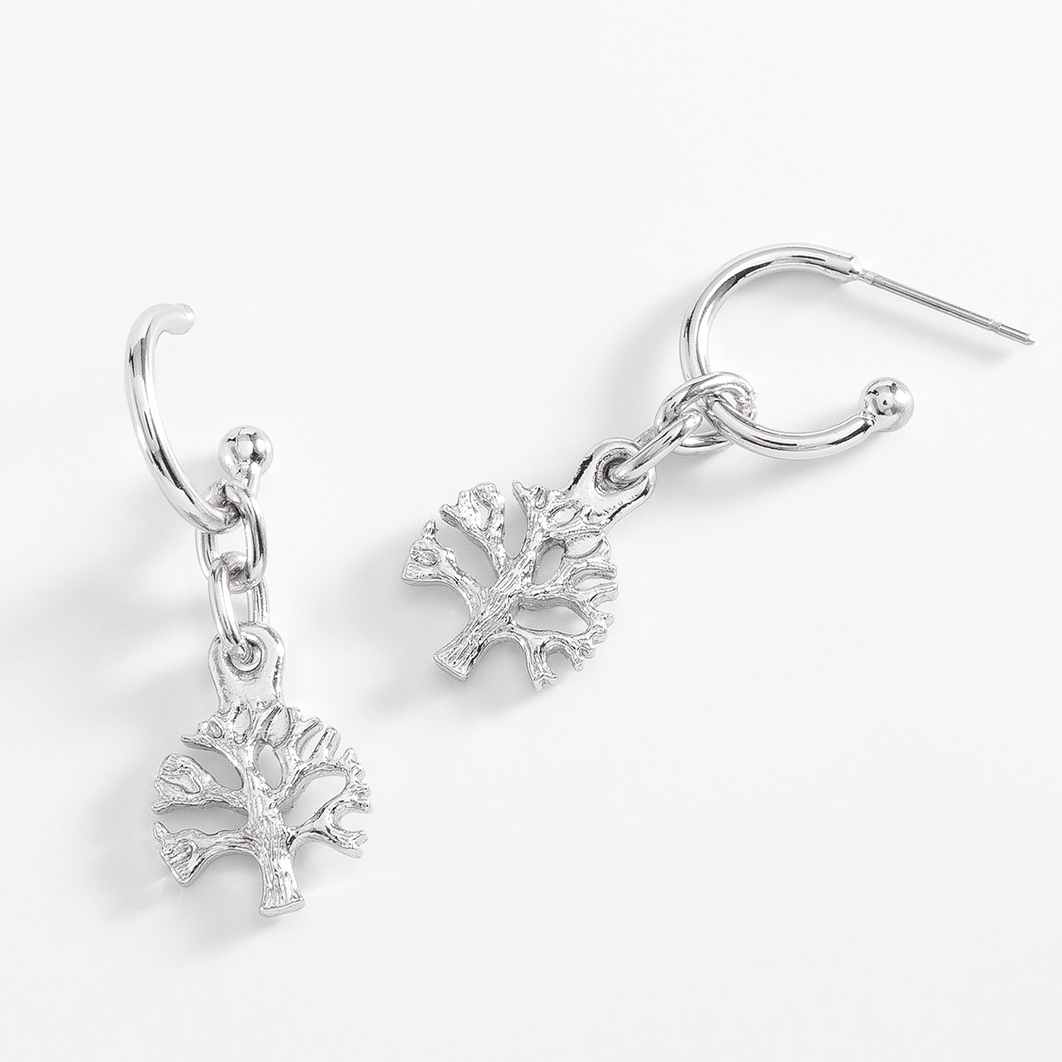 Aretes de árbol de la vida en platino diseño elegante