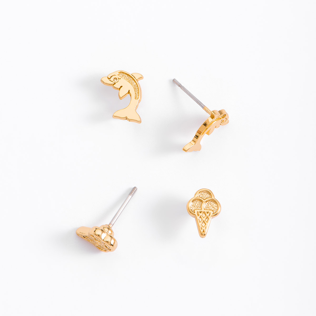 Aretes con baño de Oro 18K Cono de Nieve y Delfín