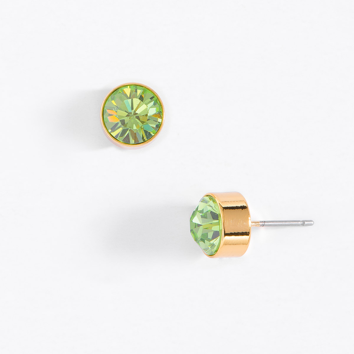 Aretes conbaño de oro 18k con piedra verde diseño clásico