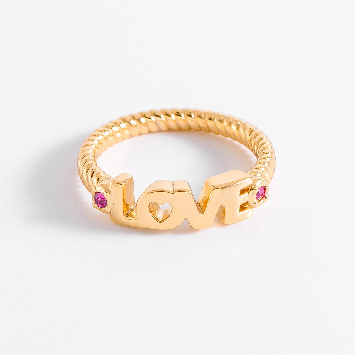 Anillo LOVE en baño de oro con piedras fucsias 18k
