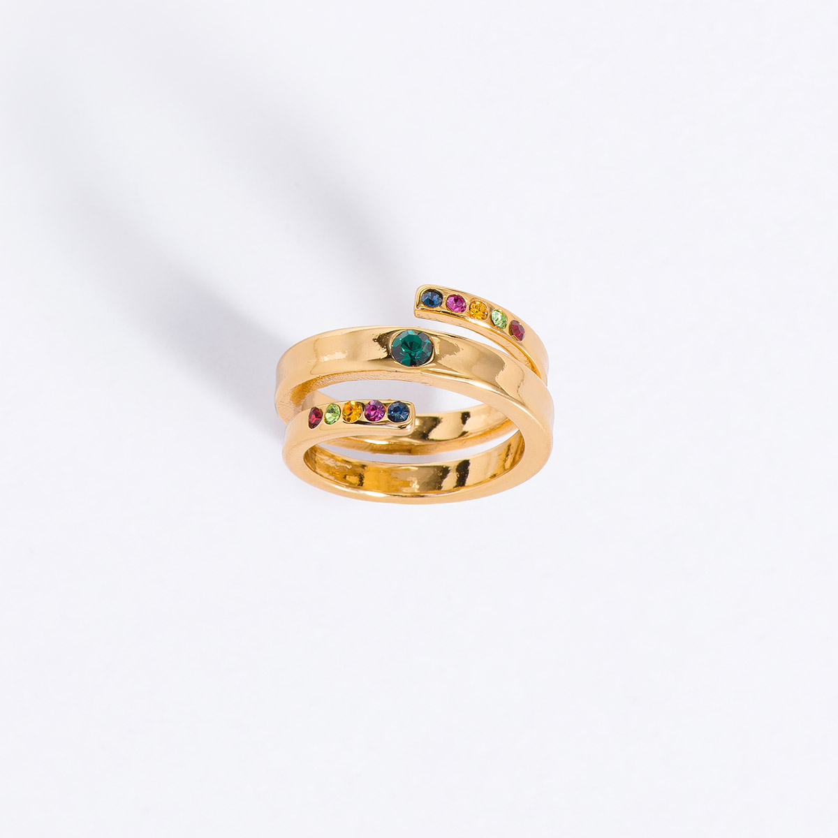 Anillo con piedras de colores