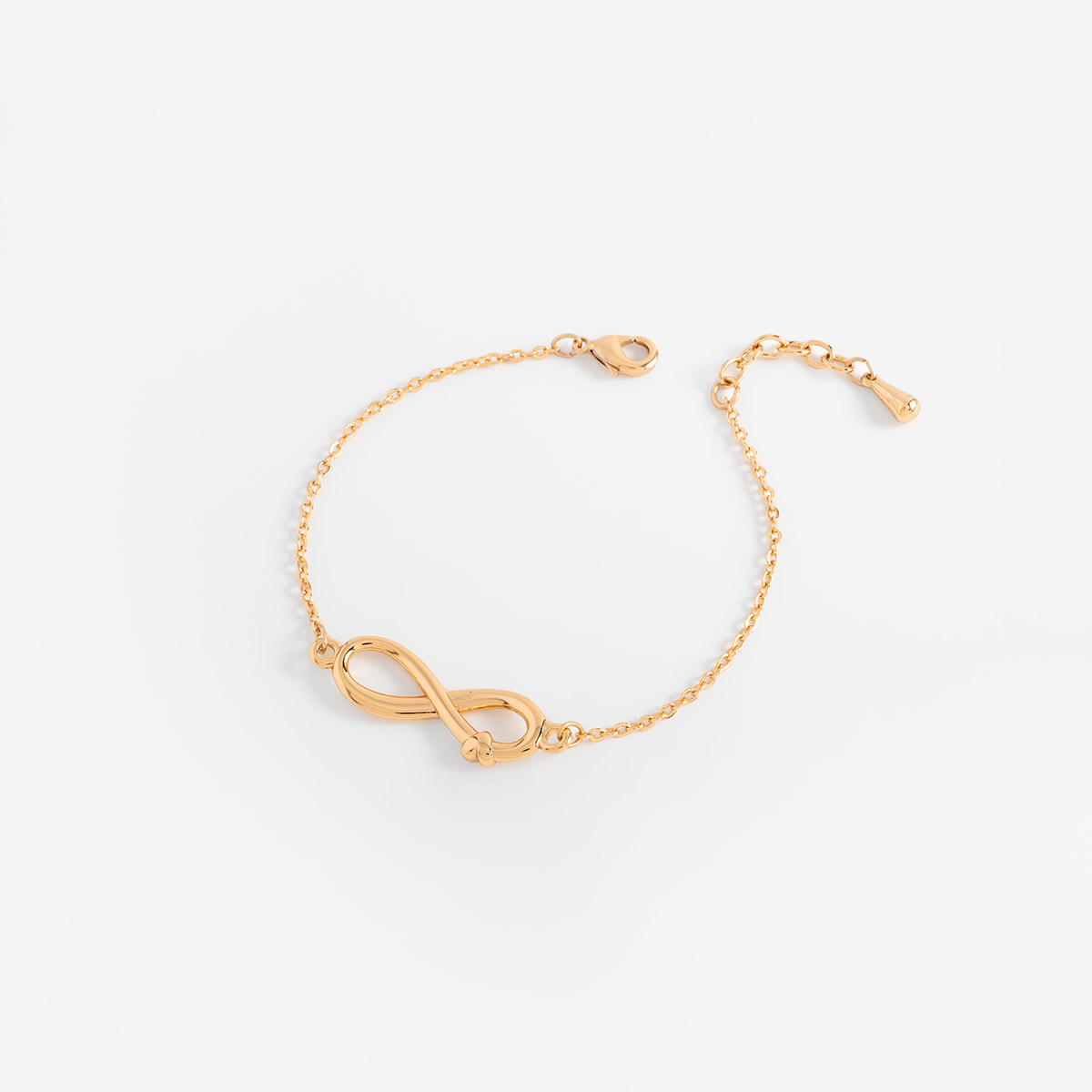 Pulsera en baño de oro con dije infinito pulido