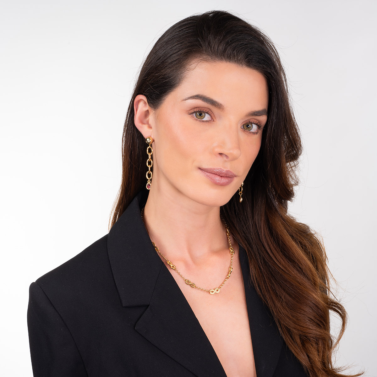 Collar con 4 baños  de oro de 18k con eslabones de infinito texturizados