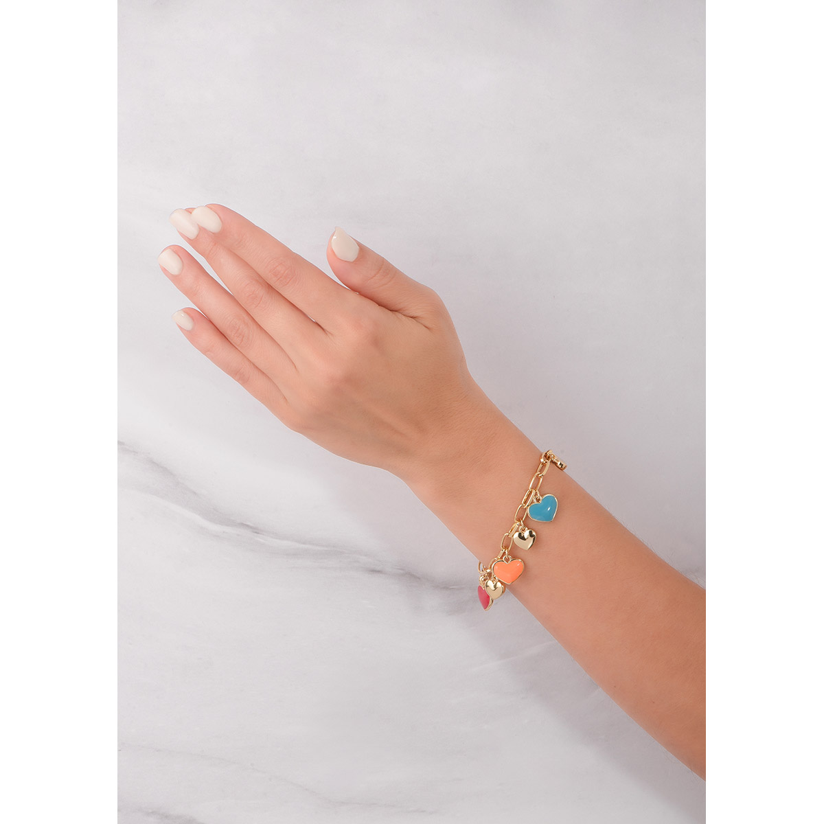 Pulsera colorida en baño de oro con corazones