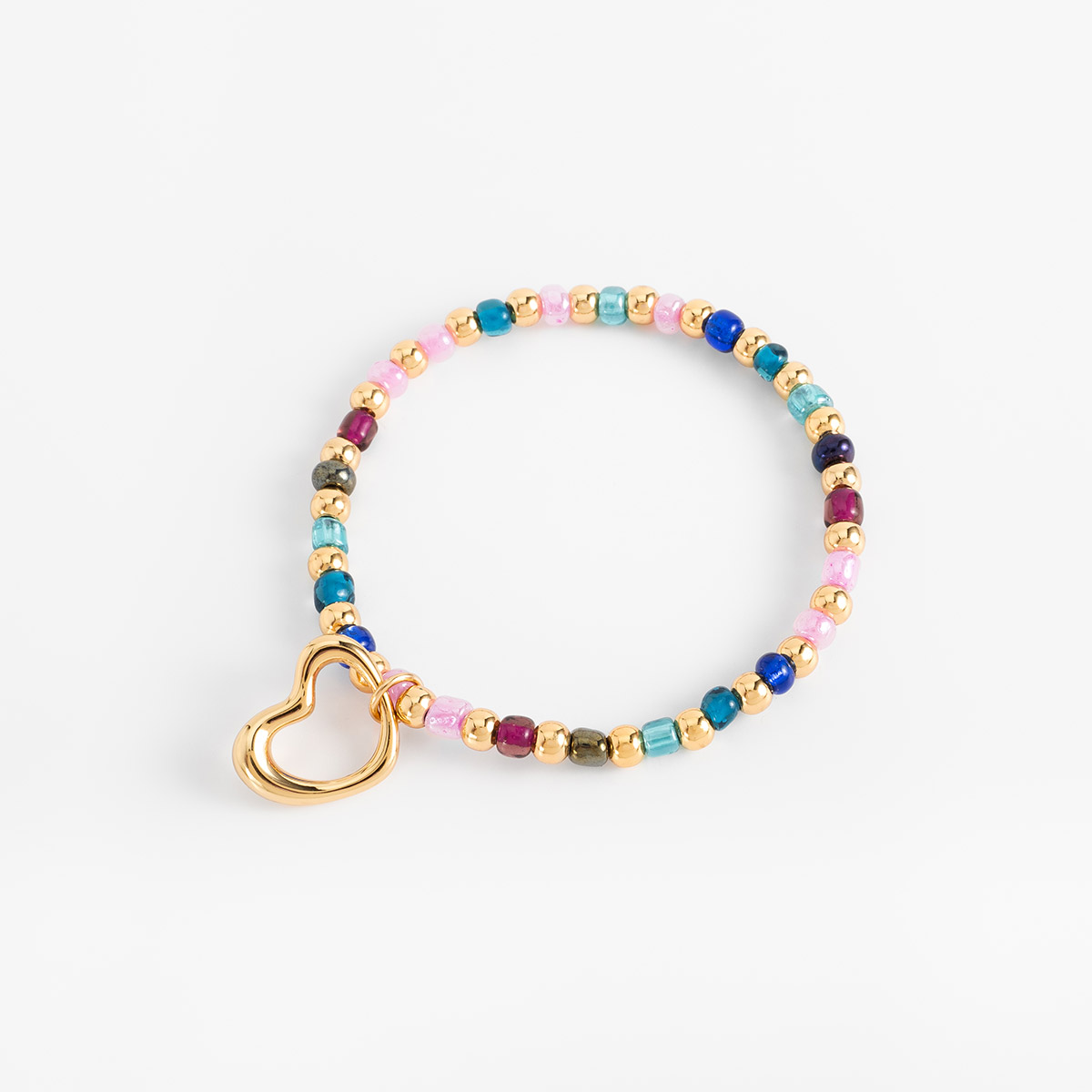 Pulsera en baño de oro con dije de corazón y cuentas de color