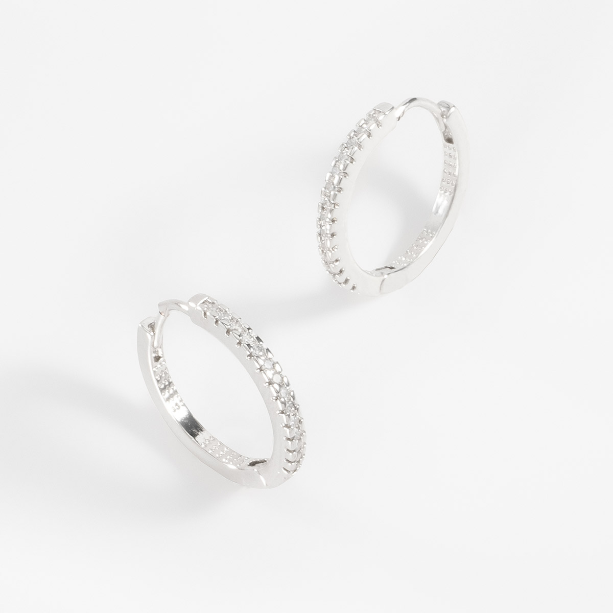 Aretes en baño de rodio aros piedras toque brillante