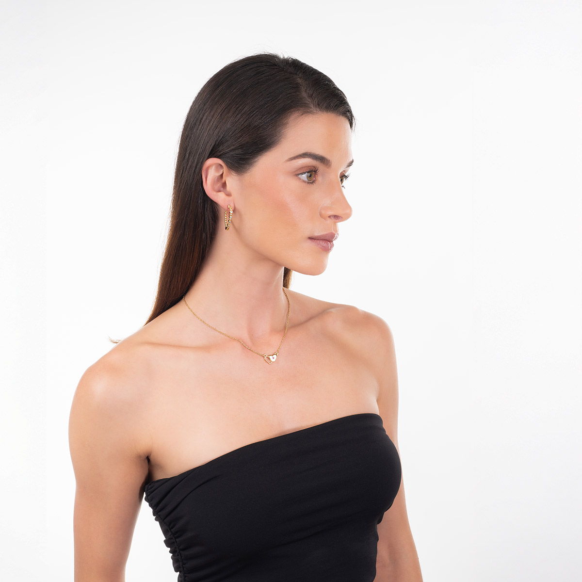 Aretes en baño de oro corazones detalle piedras toque brillante