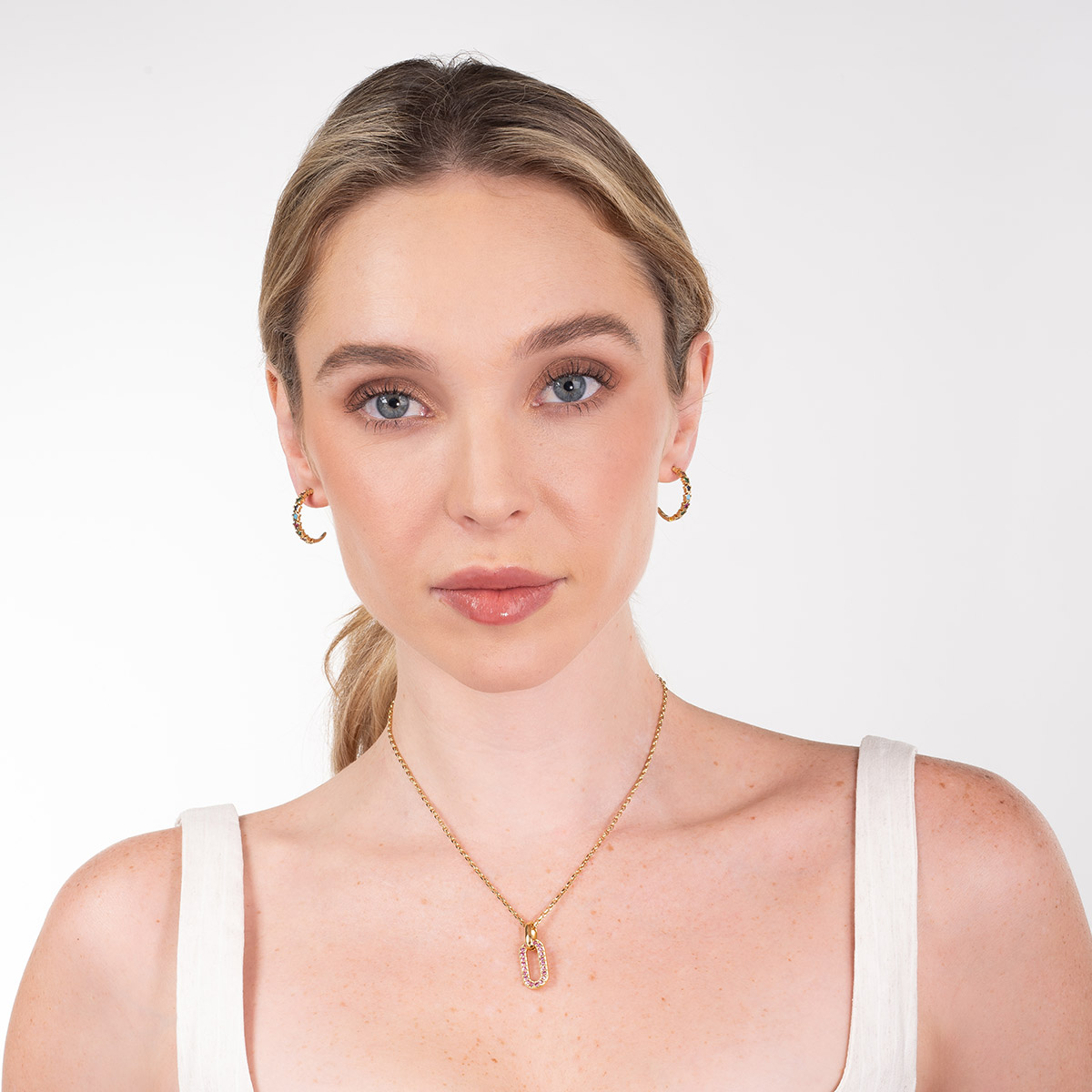 Aretes en baño de oro mini estrellas con esmalte tonos pastel