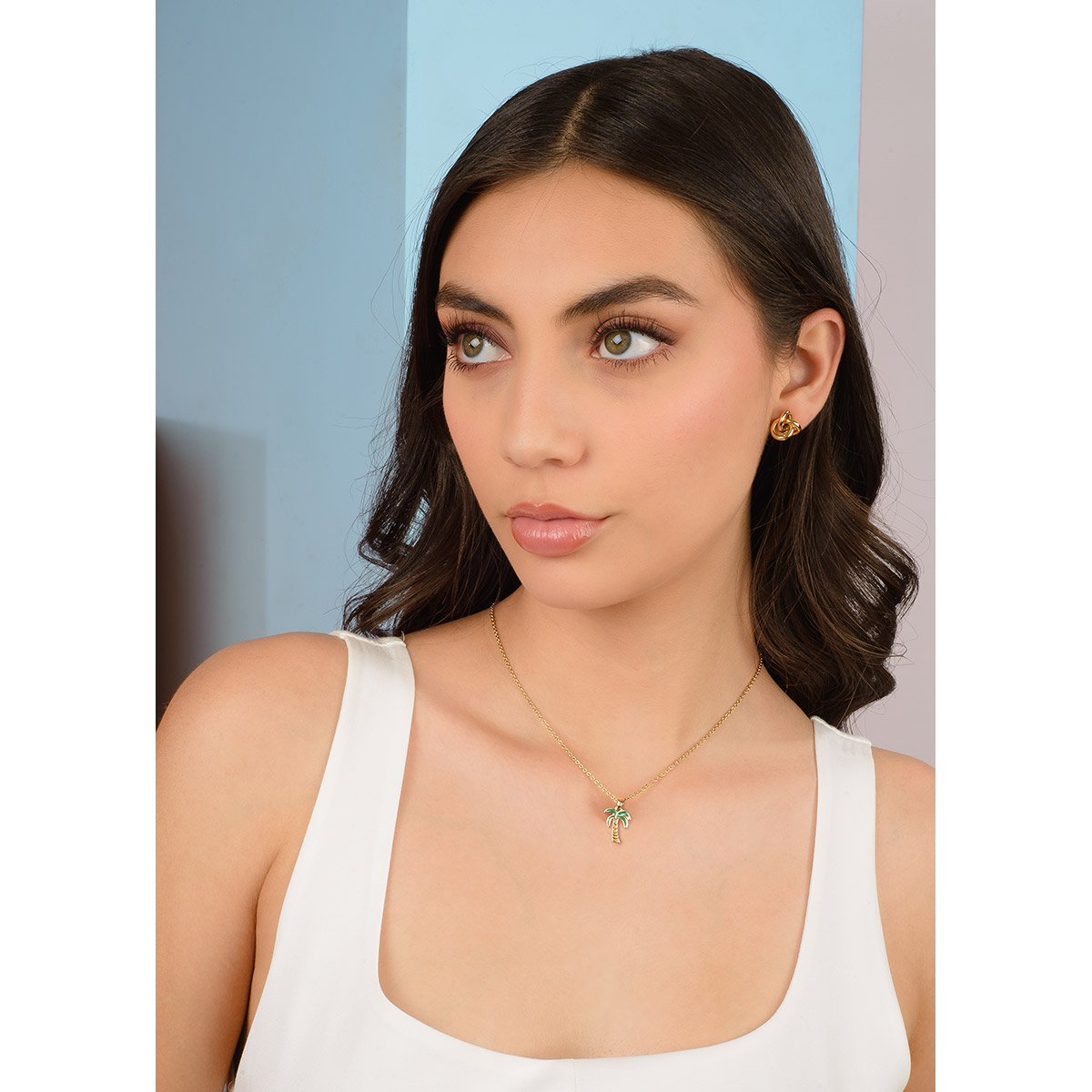 Aretes de nudo dorado