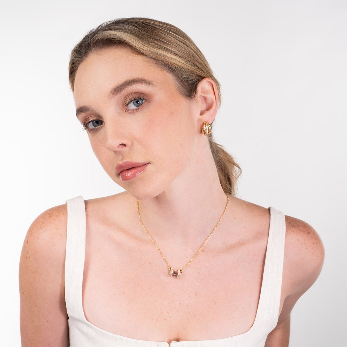 Aretes en baño de oro diseño triple aro y piedras brillante