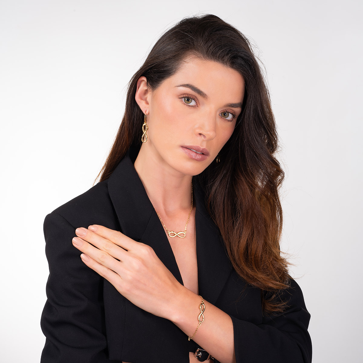 Pulsera en baño de oro con dije infinito pulido