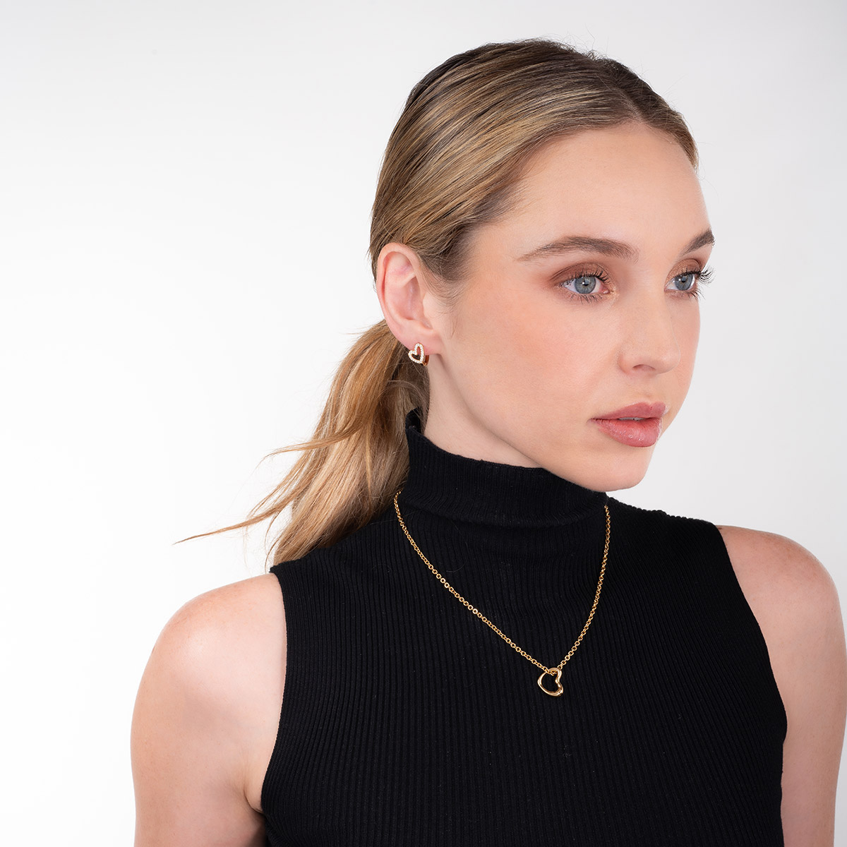 Aretes en baño de oro con corazones y diamonice brillante