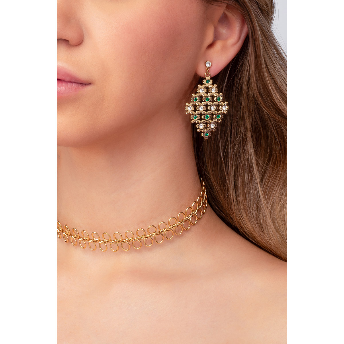Aretes en baño de oro con piedras verde esmeralda
