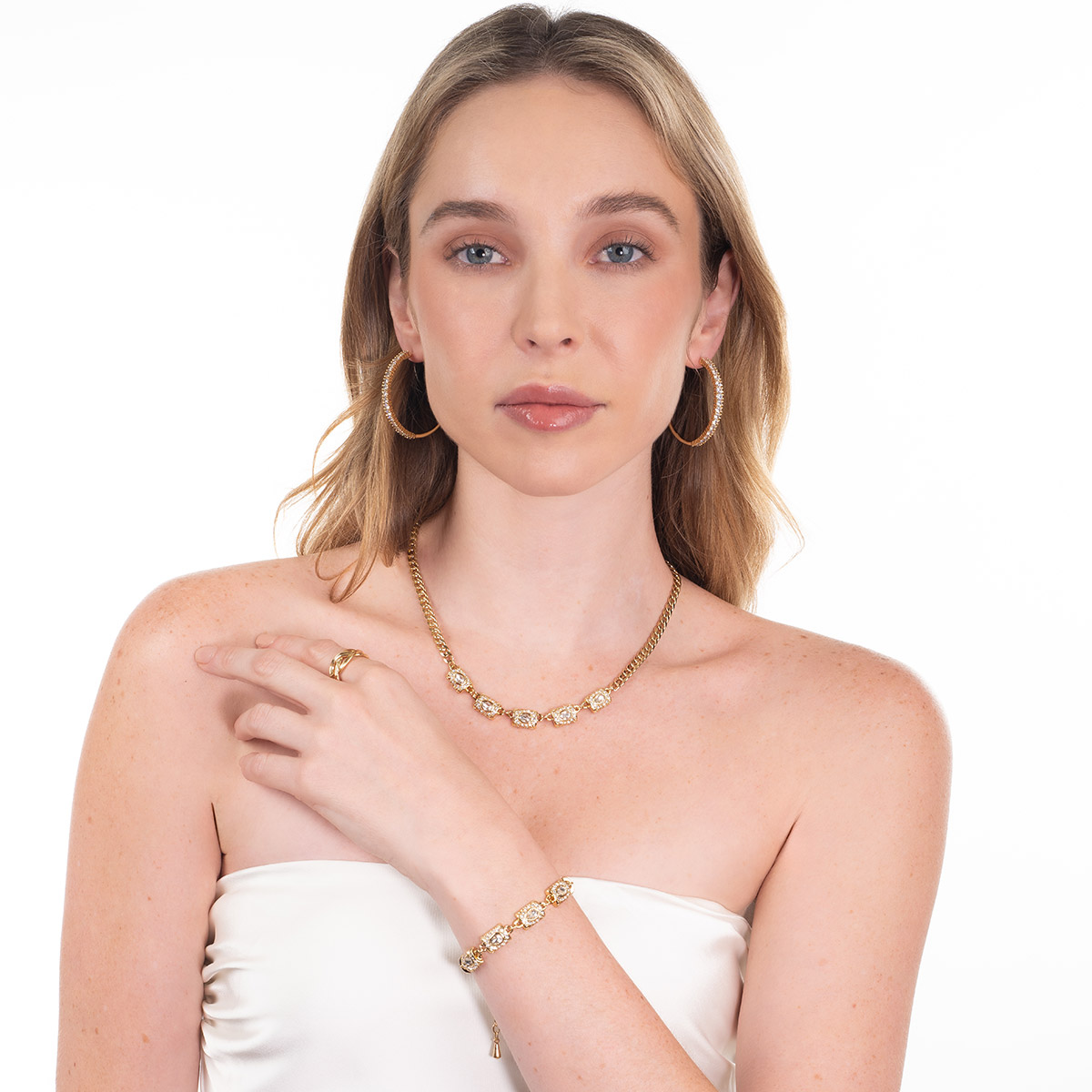 Anillo en 4 bañoS de oro 18K diseño abierto trenzado moderno